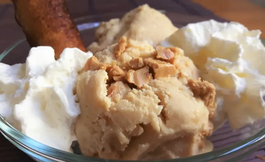 Helado de turrón de Jijona sin heladera, cremoso y fácil