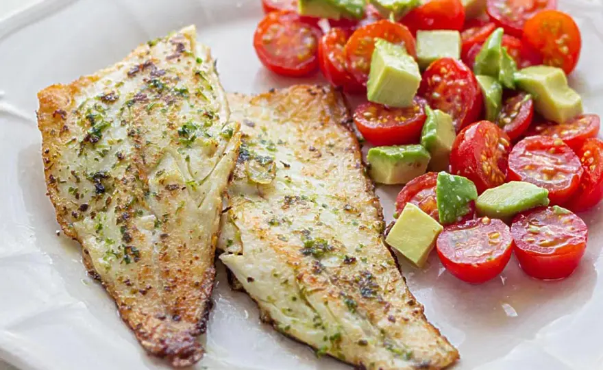 Lubina a la plancha con piel crujiente y carne jugosa