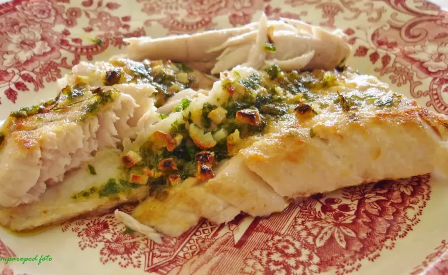 Ventresca al horno jugosa con ajo y perejil, paso a paso