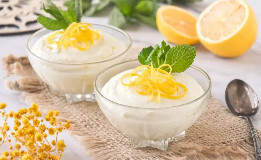 Mousse de limón con leche condensada, cremosa y fácil