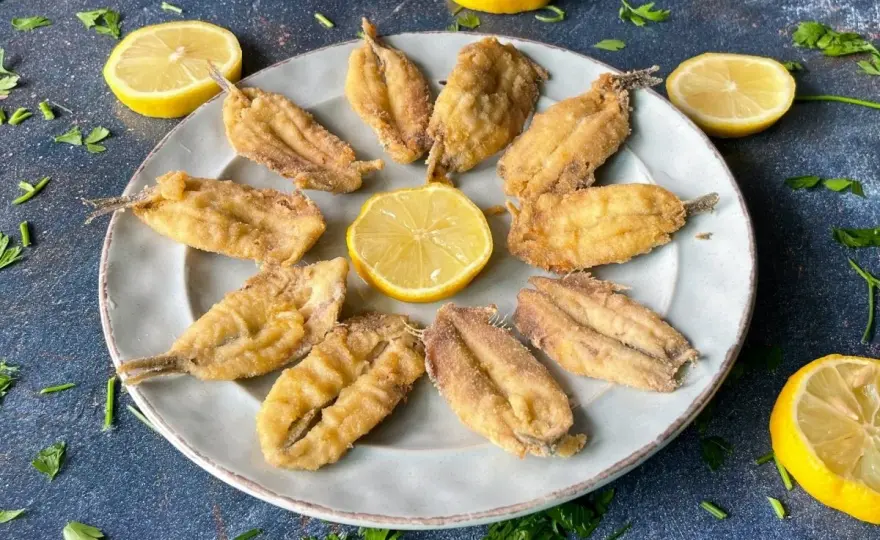 Boquerones fritos a la andaluza, crujientes y jugosos