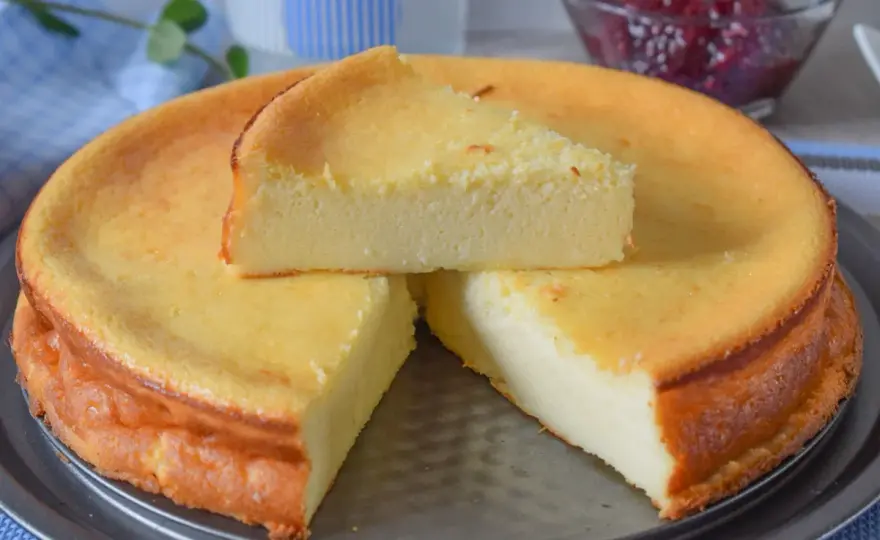 Tarta de queso al horno cremosa y dorada sin complicaciones