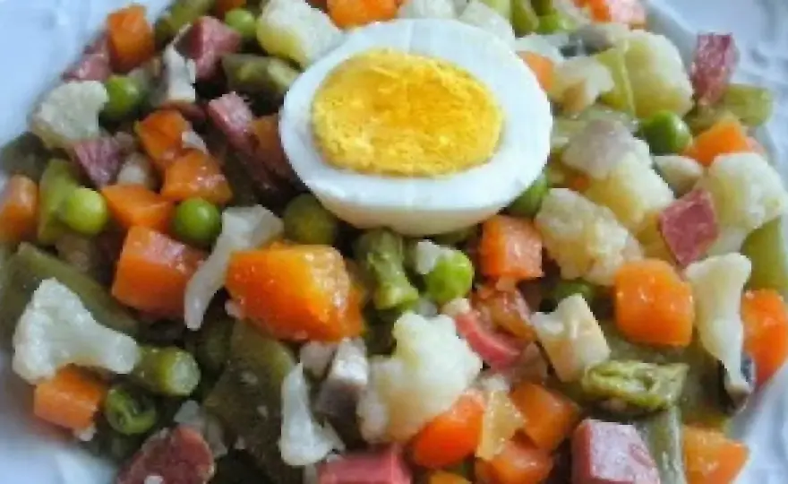 Menestra de verduras con huevo, sabrosa y con textura