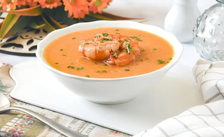 Crema de marisco casera con fumet y textura fina