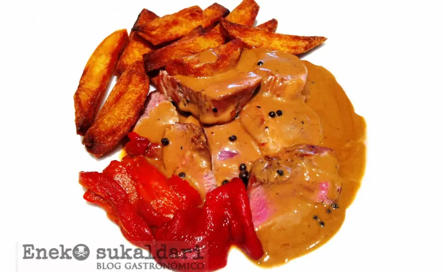 Solomillo a la pimienta jugoso con salsa cremosa
