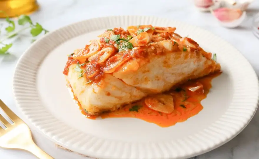 Bacalao a la llauna jugoso con trucos de cocina catalana