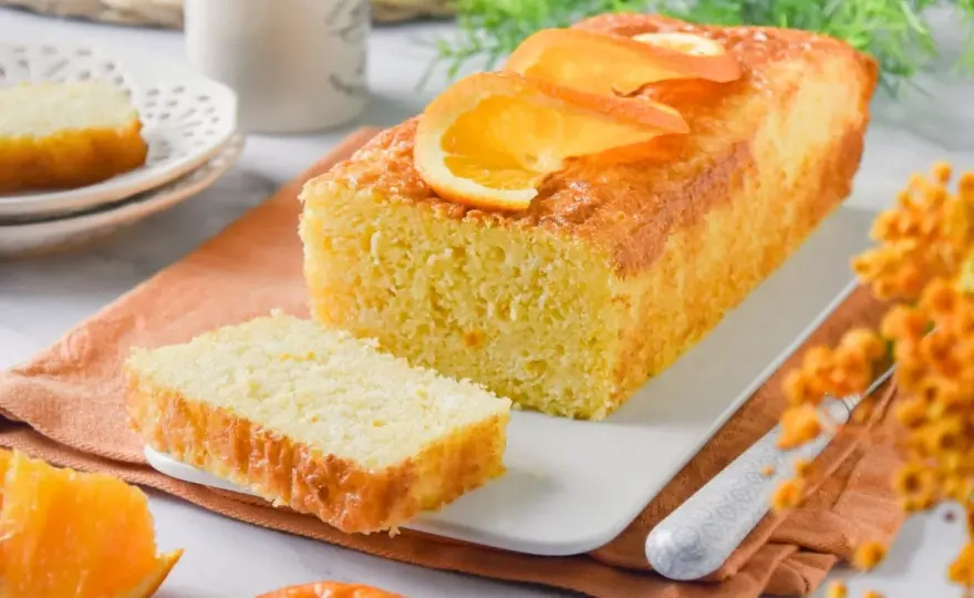 Bizcocho de naranja esponjoso con trucos para que no se hunda