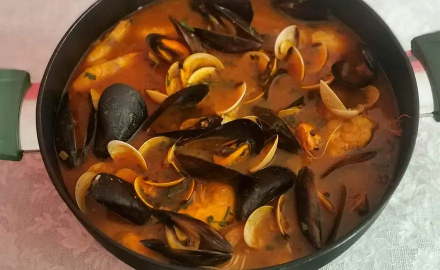 Caldereta de pescado fácil y sabrosa con marisco