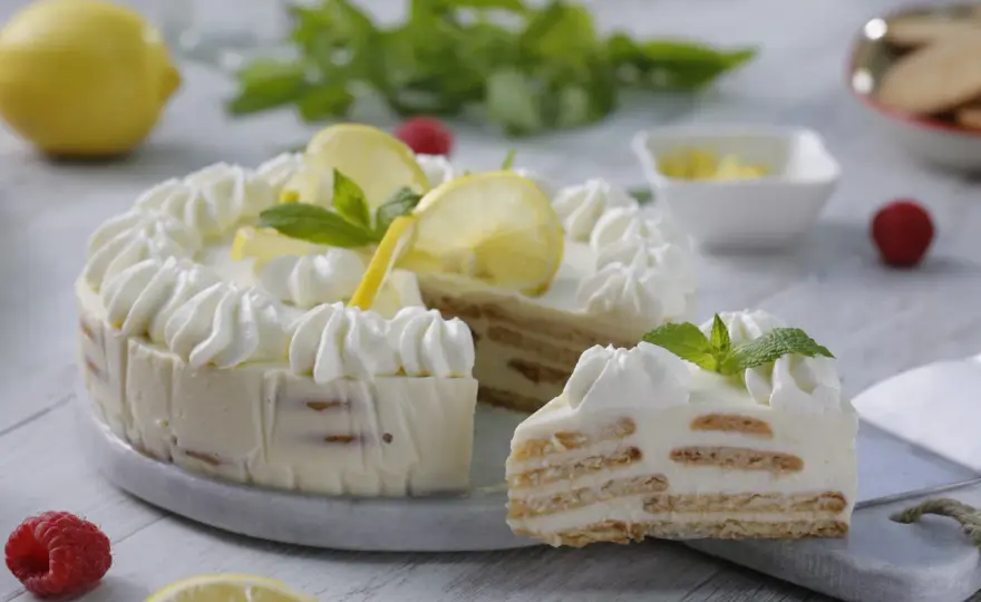 Tarta de limón sin horno que queda firme y cremosa