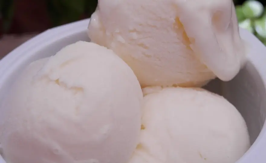 Azúcar invertido casero para helados más cremosos y bizcochos tiernos