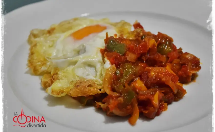 Pimientos fritos con huevos y el truco para que queden tiernos
