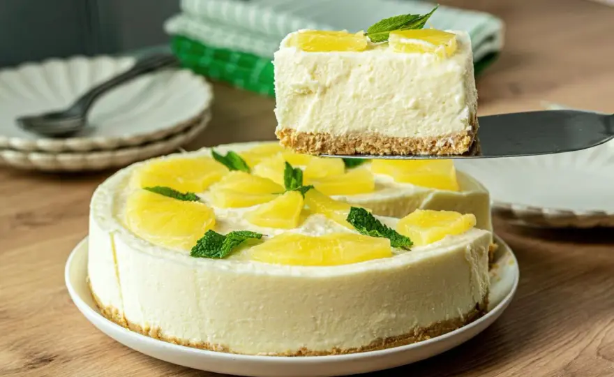 Tarta de piña sin horno, cremosa y fácil de preparar